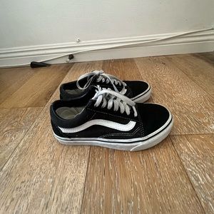 VANS SHOE IN GREAT CONDITION!